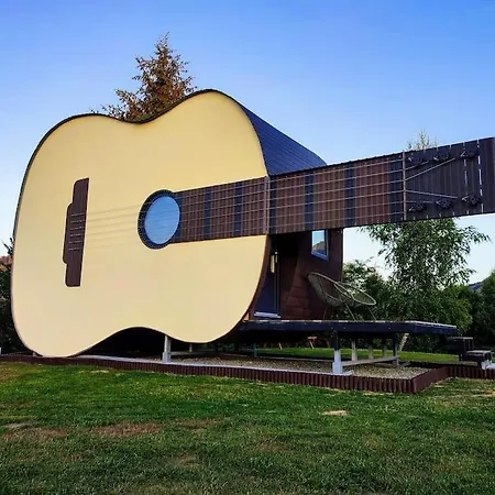 Guitar House - Symphony Holiday home